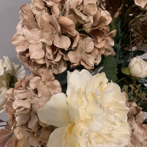 Gorgeous custom floral arrangement! - Picture 3 of 3